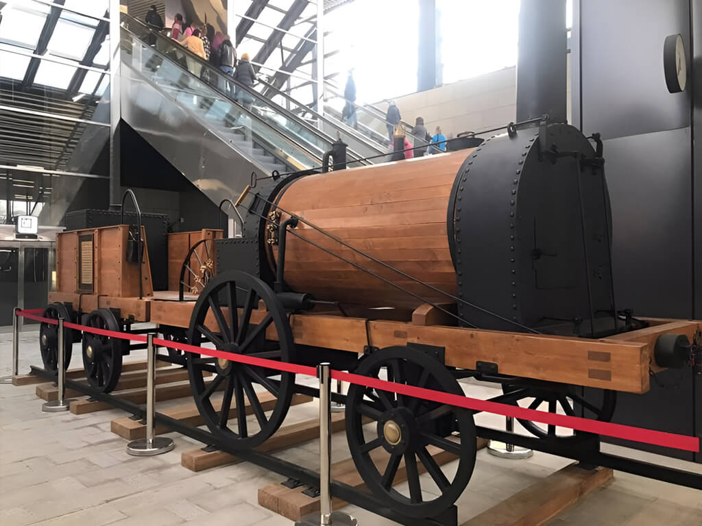 Макет первого российского паровоза установили на конечной станции МЦД-4 «Железнодорожная»